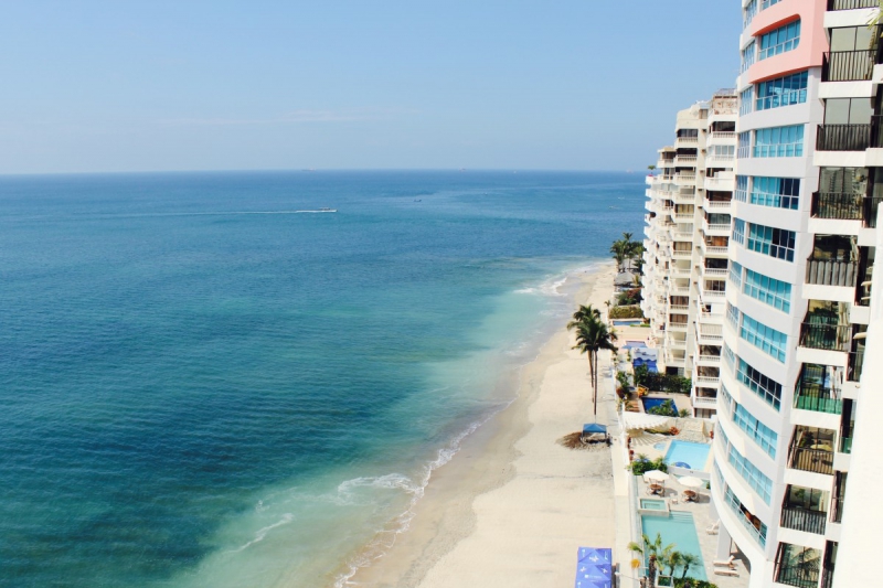 chambre-hote-LES FERRES-min_beach_ocean_shore_hotel_palm_tree-33726